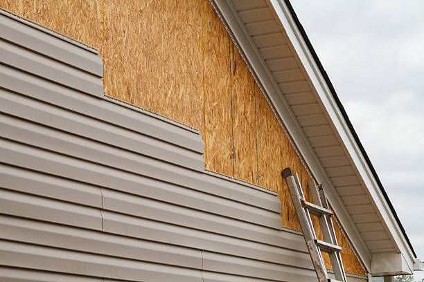 Professional Vinyl Siding technician working in Red Bank, SC